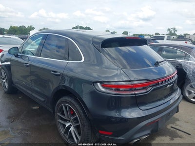 PORSCHE MACAN