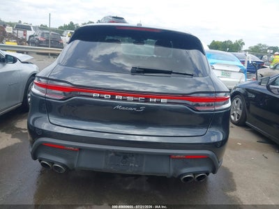 PORSCHE MACAN