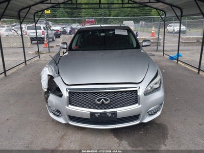 INFINITI Q70L