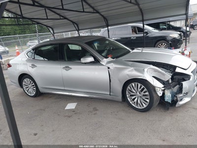 INFINITI Q70L