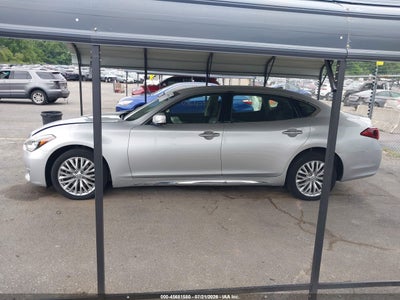 INFINITI Q70L