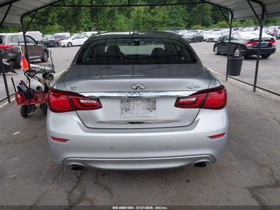 INFINITI Q70L