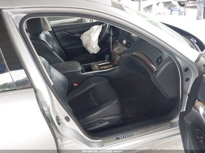 INFINITI Q70L