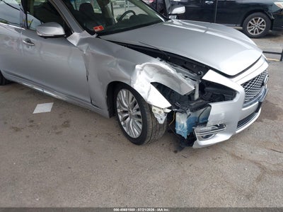 INFINITI Q70L