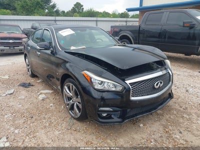 2015 Infiniti Q70