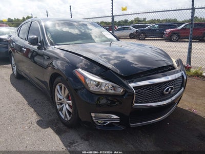 2017 Infiniti Q70
