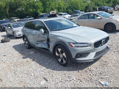 2025 Volvo V60 Cross Country