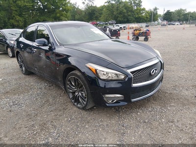 2016 Infiniti Q70