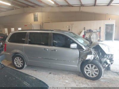 CHRYSLER TOWN & COUNTRY