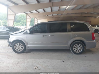 CHRYSLER TOWN & COUNTRY