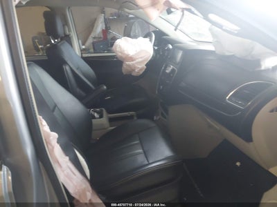 CHRYSLER TOWN & COUNTRY
