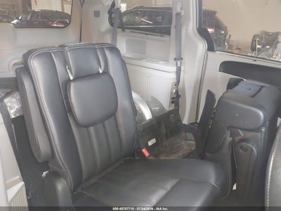 CHRYSLER TOWN & COUNTRY