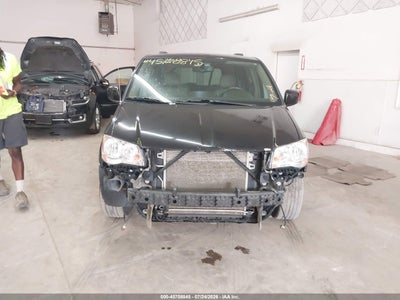 CHRYSLER TOWN & COUNTRY