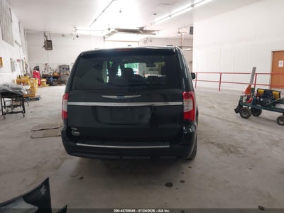 CHRYSLER TOWN & COUNTRY