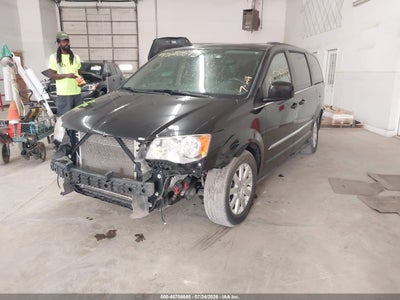 CHRYSLER TOWN & COUNTRY