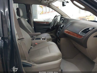 CHRYSLER TOWN & COUNTRY
