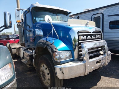2013 Mack 700