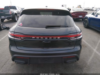 PORSCHE MACAN