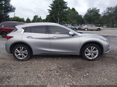 INFINITI QX30