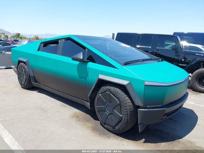 TESLA CYBERTRUCK