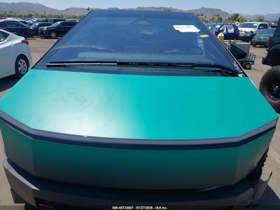 TESLA CYBERTRUCK