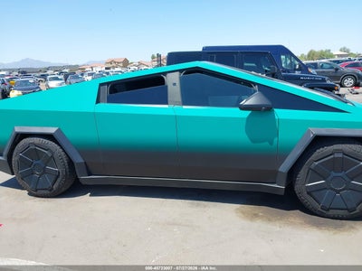 TESLA CYBERTRUCK