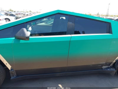 TESLA CYBERTRUCK