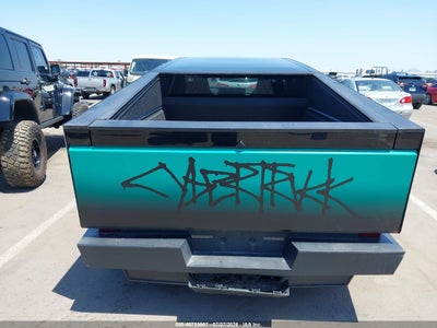 TESLA CYBERTRUCK