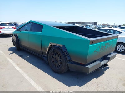 TESLA CYBERTRUCK
