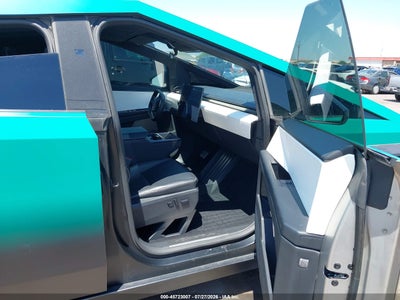 TESLA CYBERTRUCK
