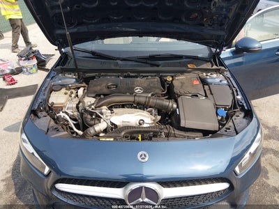 MERCEDES-BENZ A 220