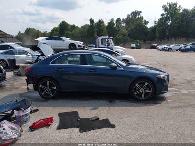 MERCEDES-BENZ A 220