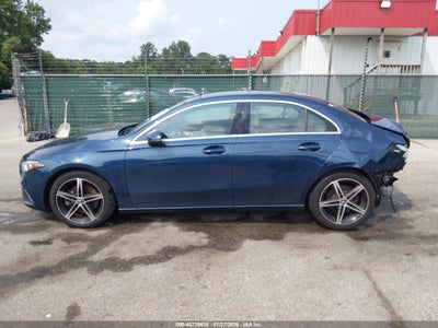 MERCEDES-BENZ A 220