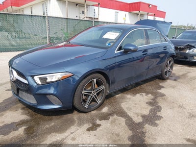 MERCEDES-BENZ A 220