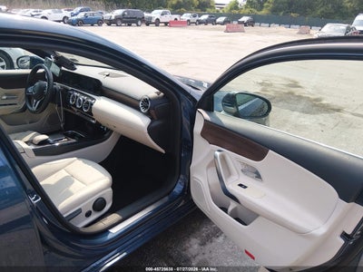 MERCEDES-BENZ A 220