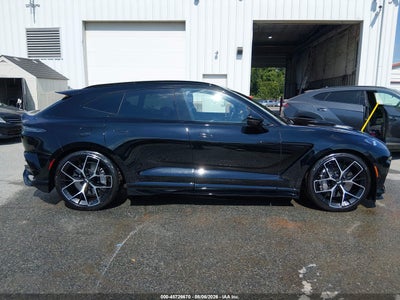 ASTON MARTIN DBX
