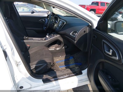 CHRYSLER 200