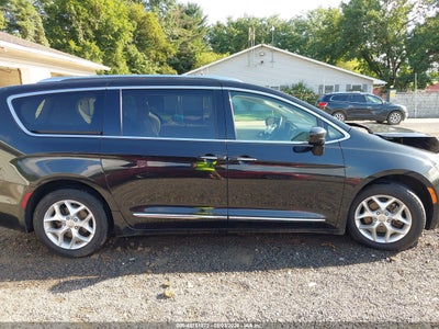 CHRYSLER PACIFICA