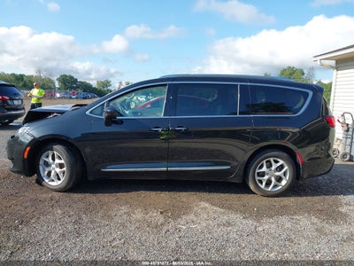 CHRYSLER PACIFICA