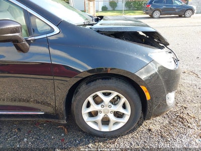 CHRYSLER PACIFICA