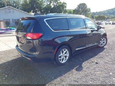 CHRYSLER PACIFICA