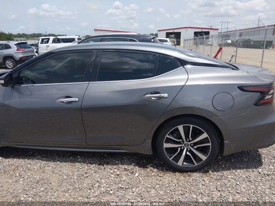 NISSAN MAXIMA