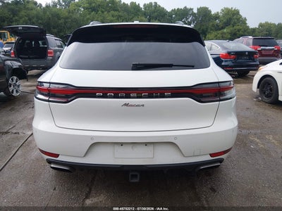 PORSCHE MACAN