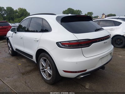 PORSCHE MACAN