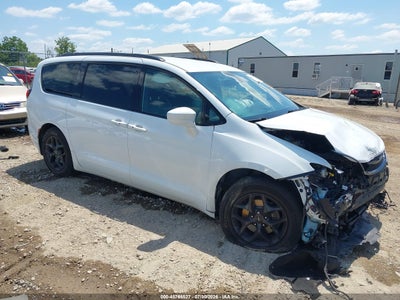 2C4RC1BG3JR158693 CHRYSLER PACIFICA Photo 1