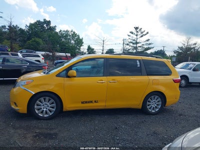 TOYOTA SIENNA