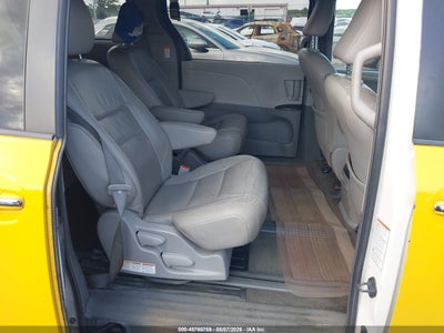 TOYOTA SIENNA