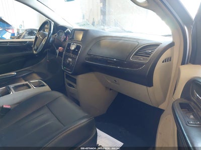 CHRYSLER TOWN & COUNTRY