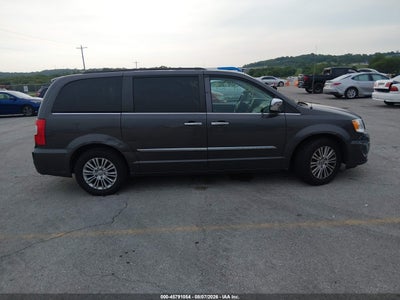 CHRYSLER TOWN & COUNTRY
