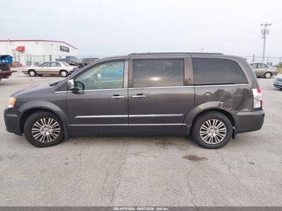 CHRYSLER TOWN & COUNTRY